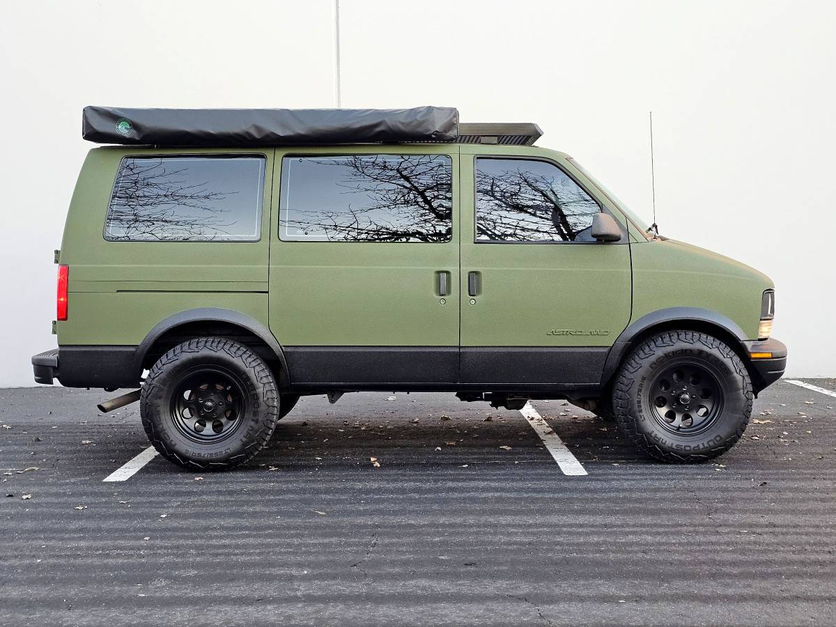 Chevrolet-astro-1995-green-10