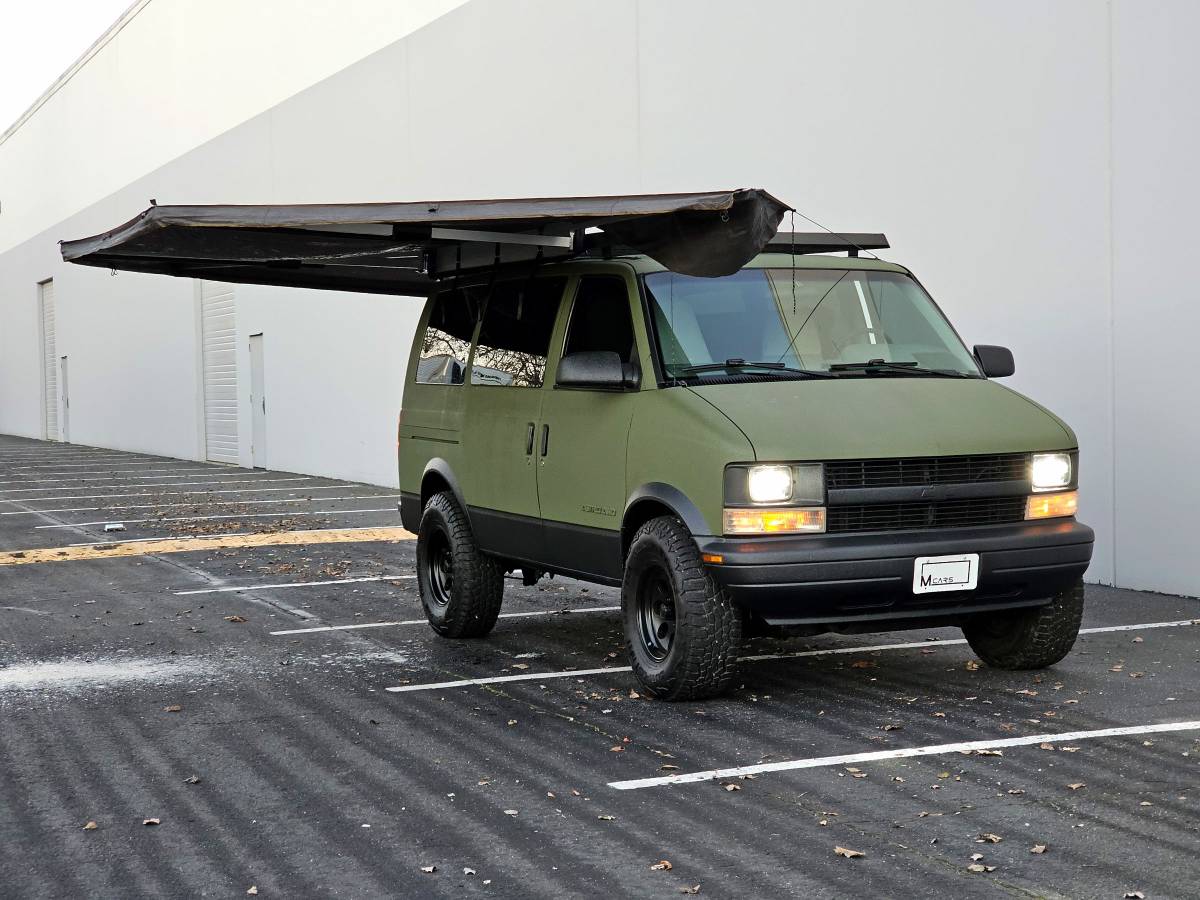 Chevrolet-astro-1995-green-11