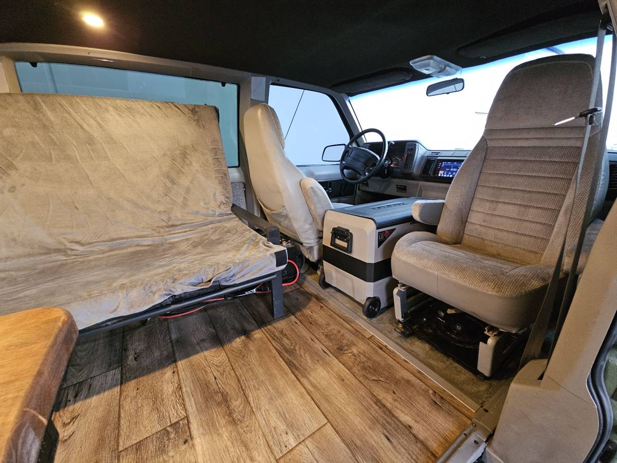 Chevrolet-astro-1995-green-3