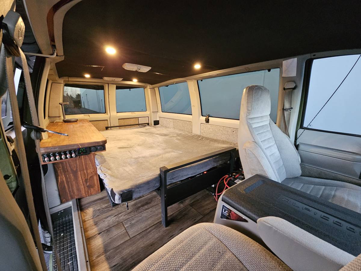 Chevrolet-astro-1995-green-8