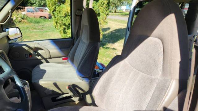 Chevrolet-astro-passenger-1996-white-4