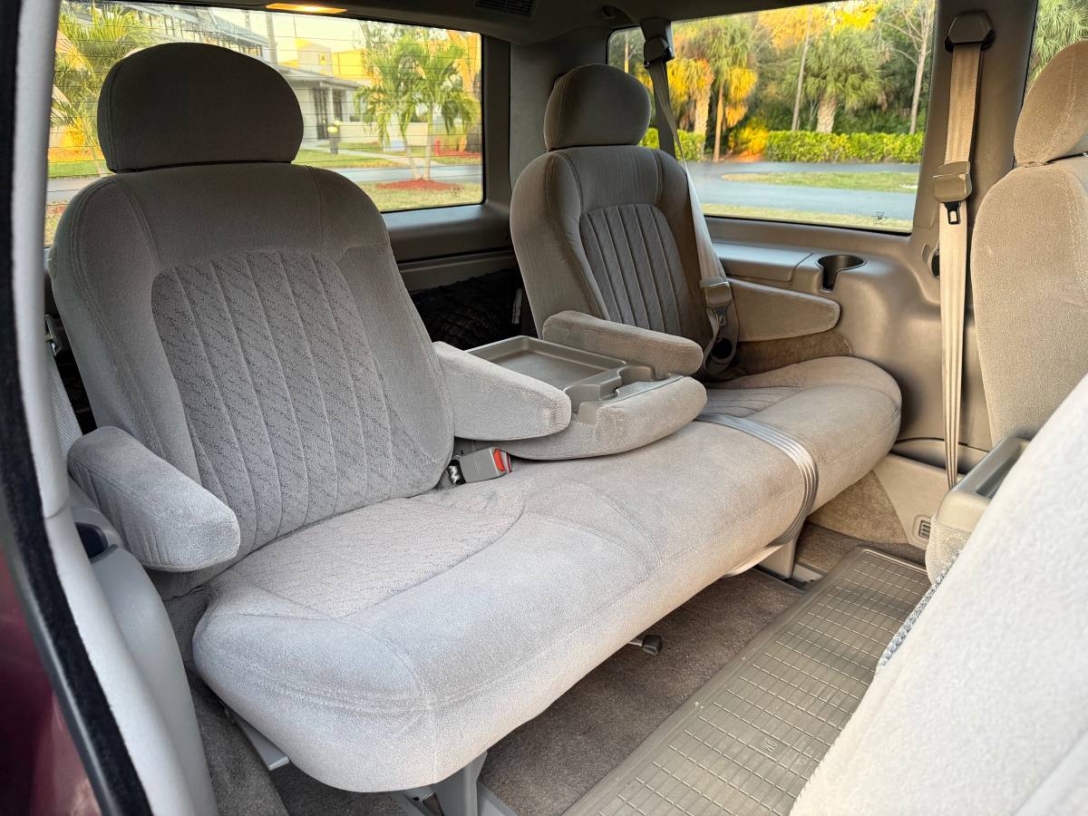 Chevrolet-astro-van-1996-purple-12