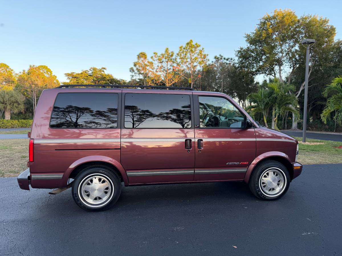 Chevrolet-astro-van-1996-purple-13