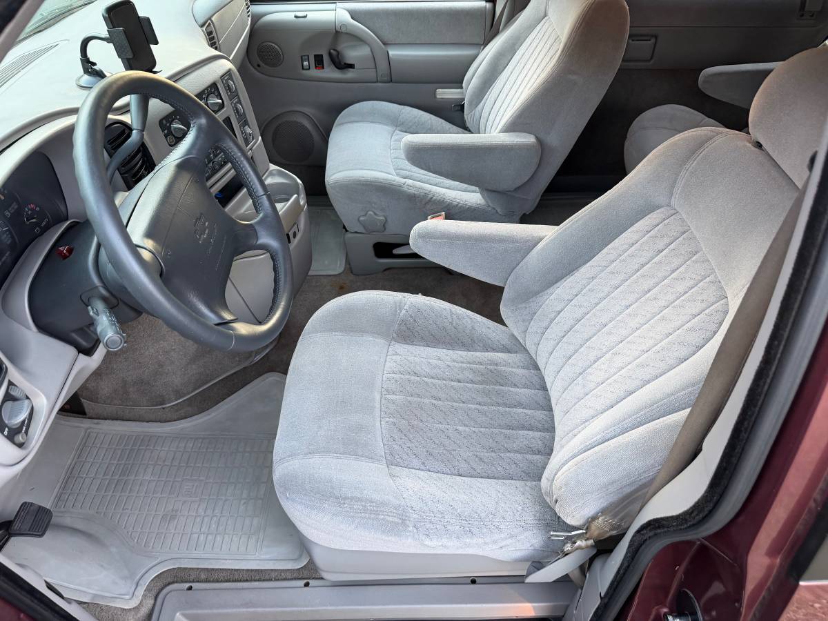 Chevrolet-astro-van-1996-purple-16