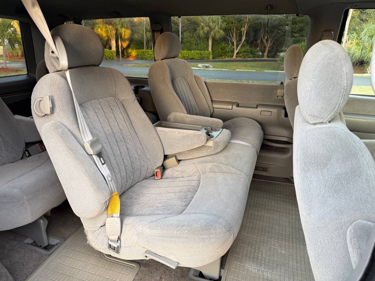 Chevrolet-astro-van-1996-purple-17