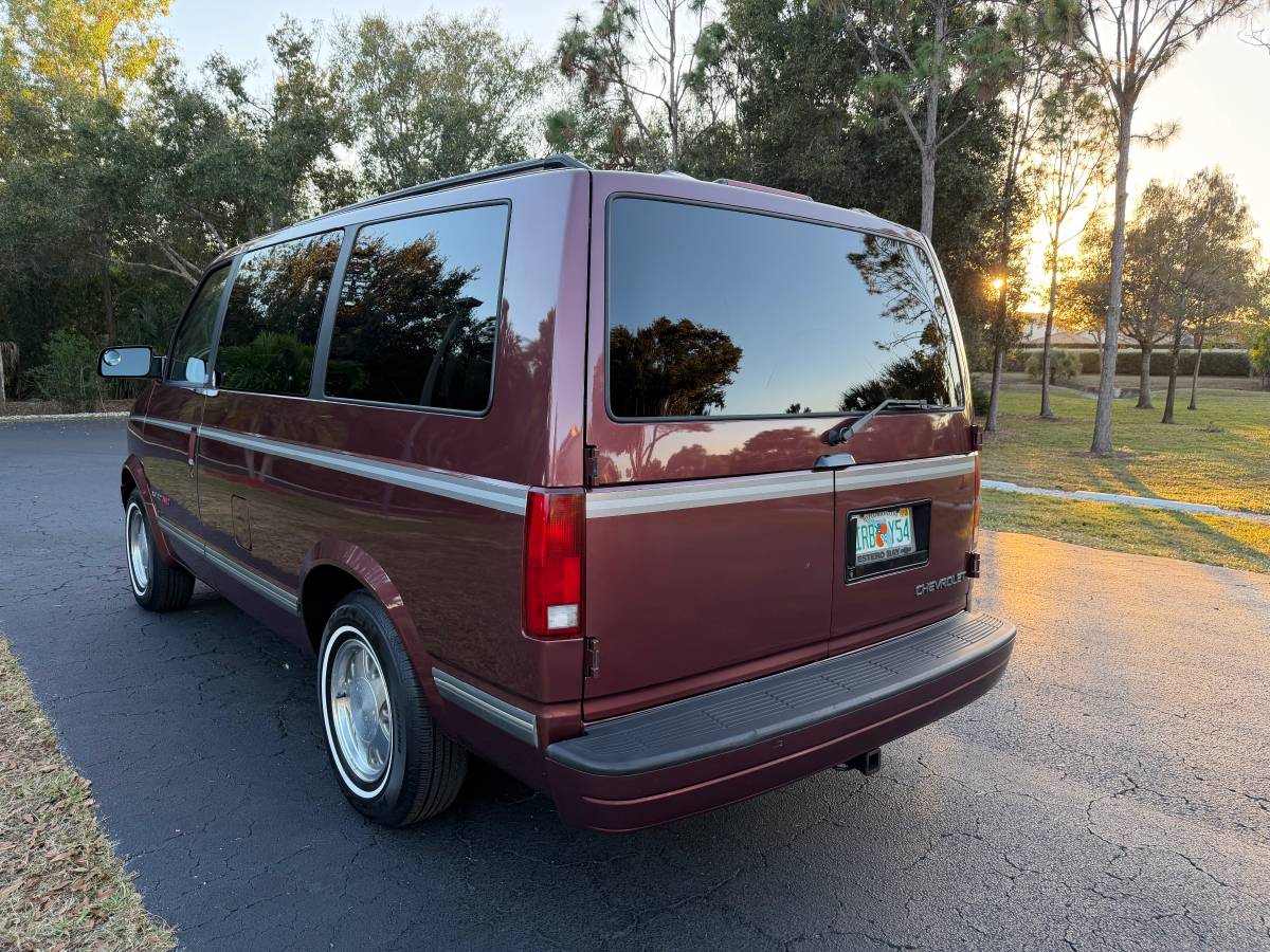 Chevrolet-astro-van-1996-purple-2