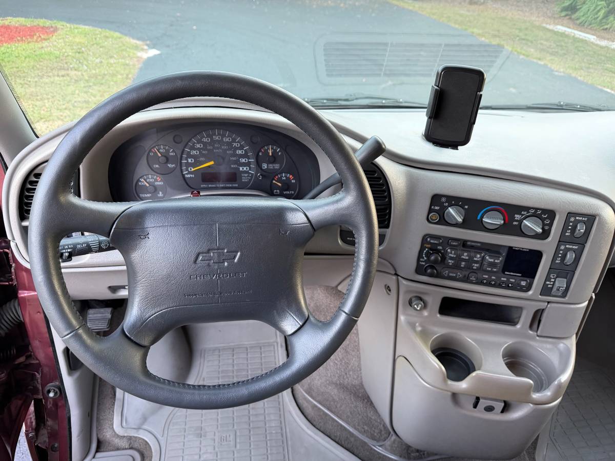 Chevrolet-astro-van-1996-purple-20