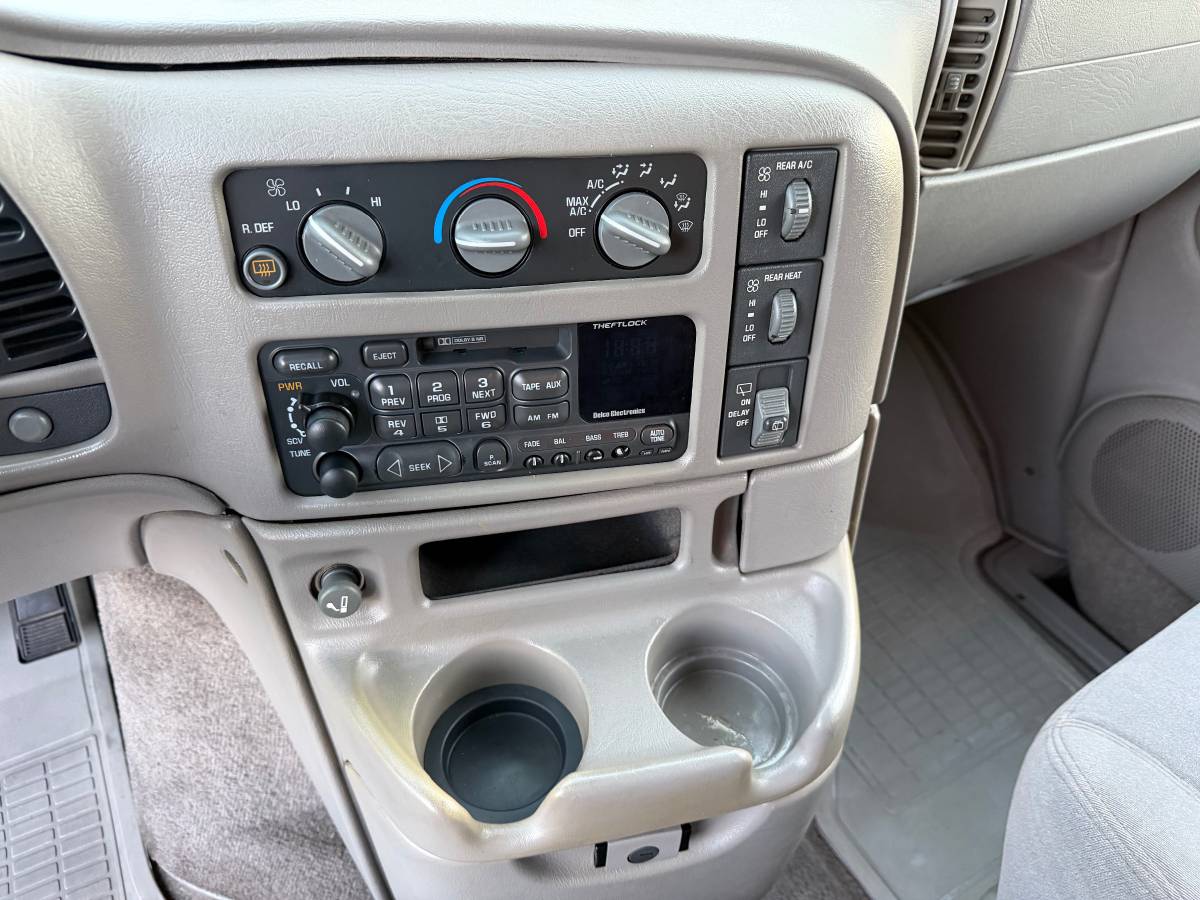 Chevrolet-astro-van-1996-purple-21