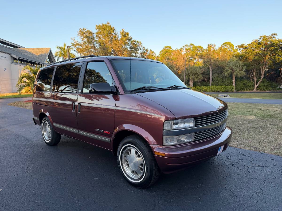 Chevrolet-astro-van-1996-purple-23