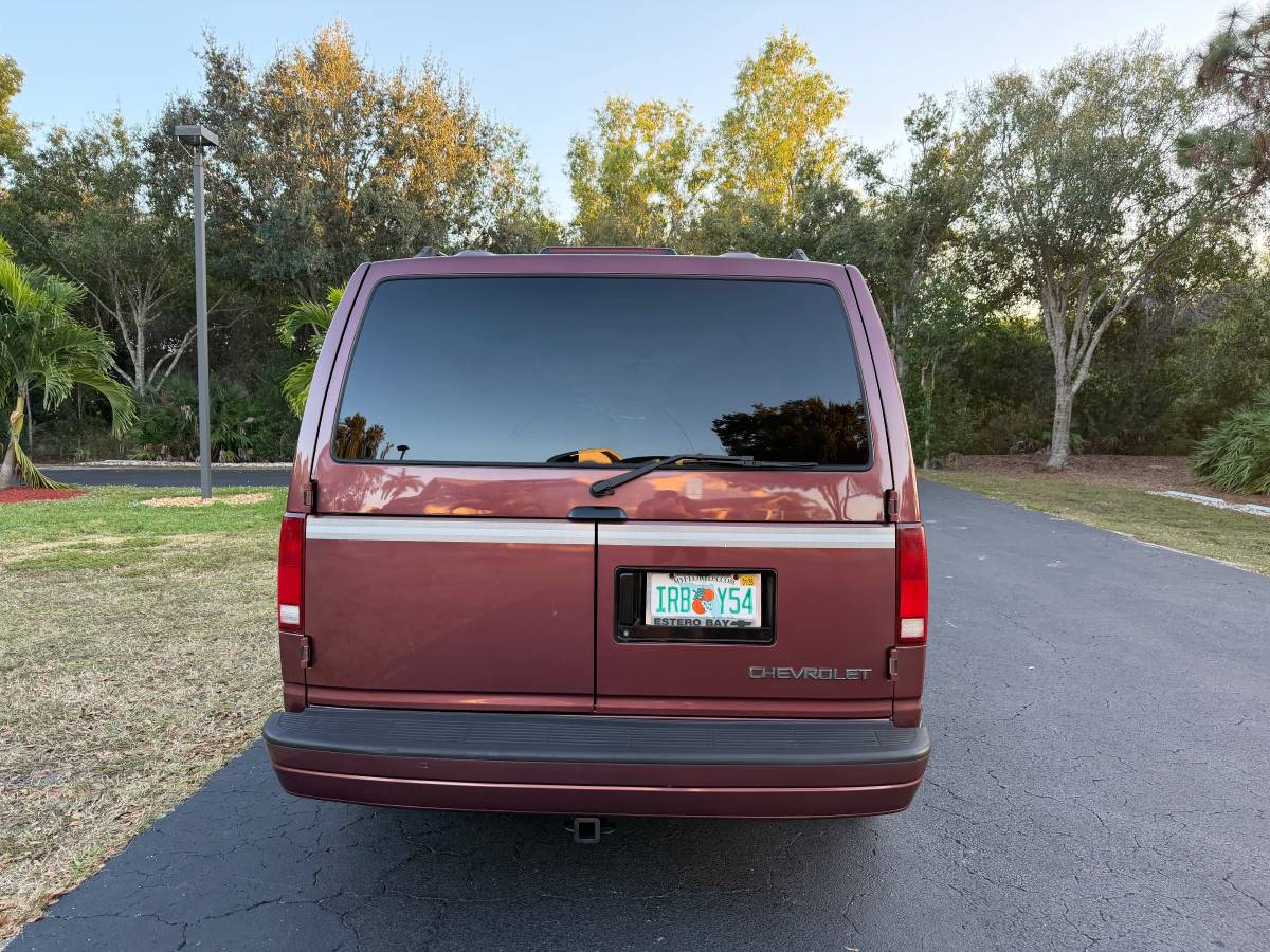 Chevrolet-astro-van-1996-purple-3