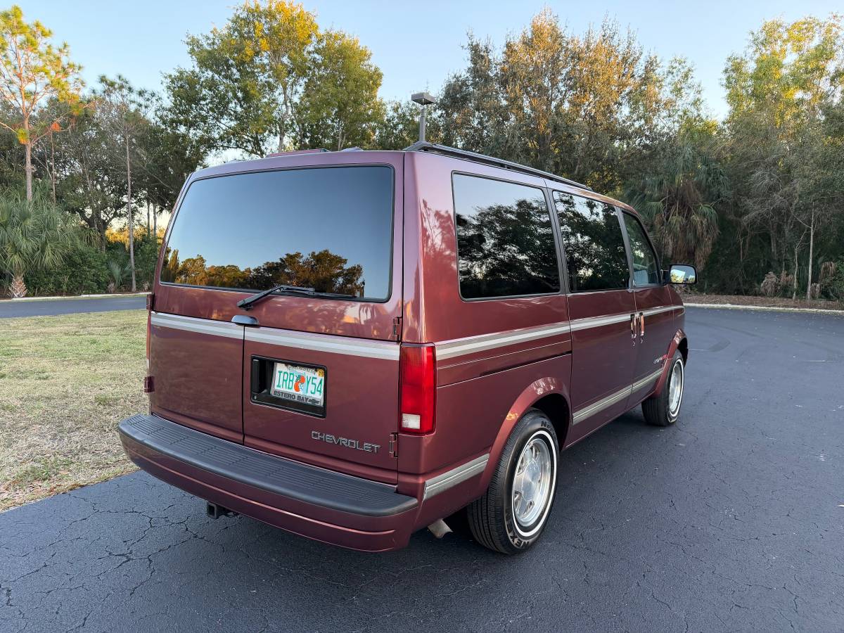 Chevrolet-astro-van-1996-purple-4