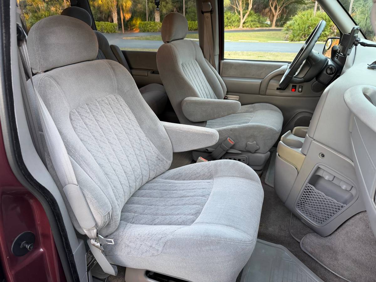 Chevrolet-astro-van-1996-purple-9