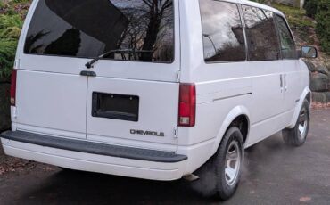 Chevrolet-astro-van-1996-white-1