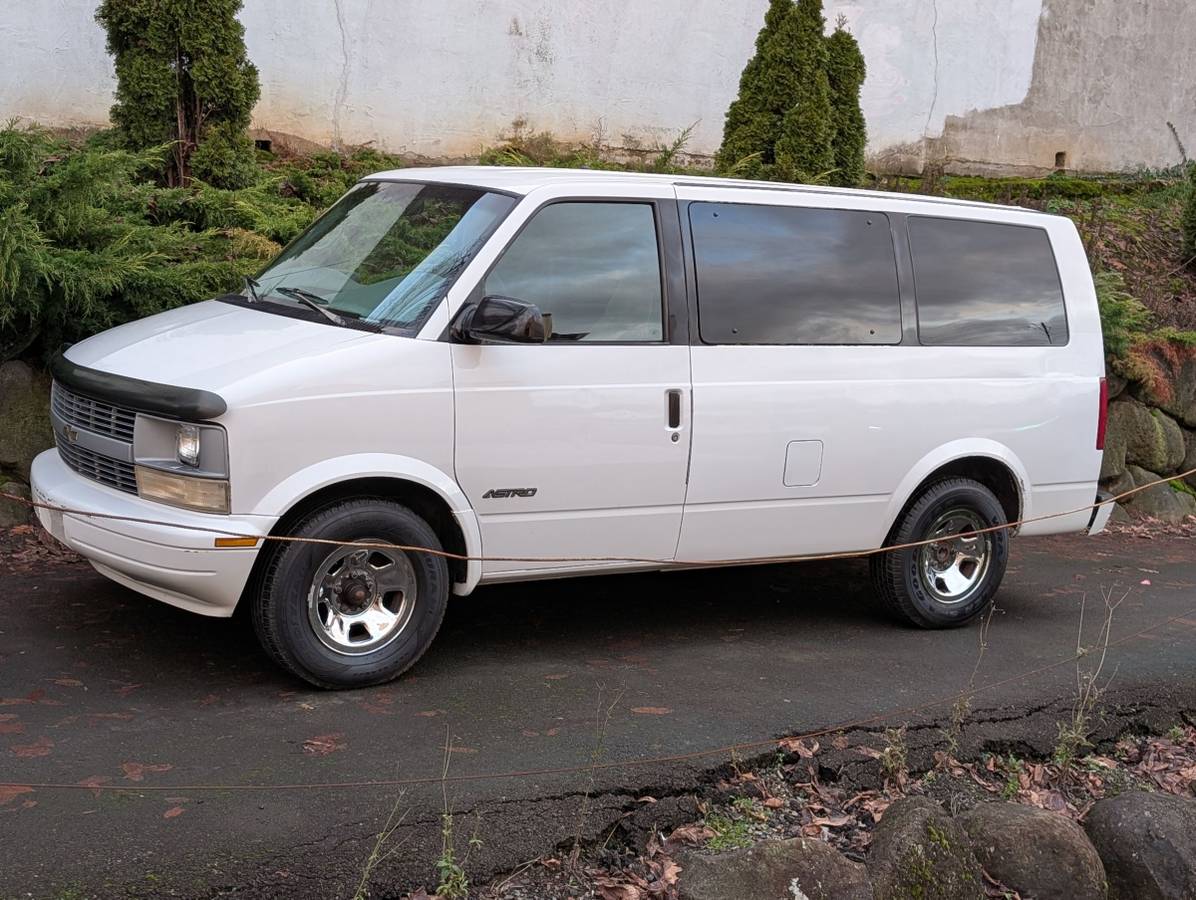 Chevrolet-astro-van-1996-white-3