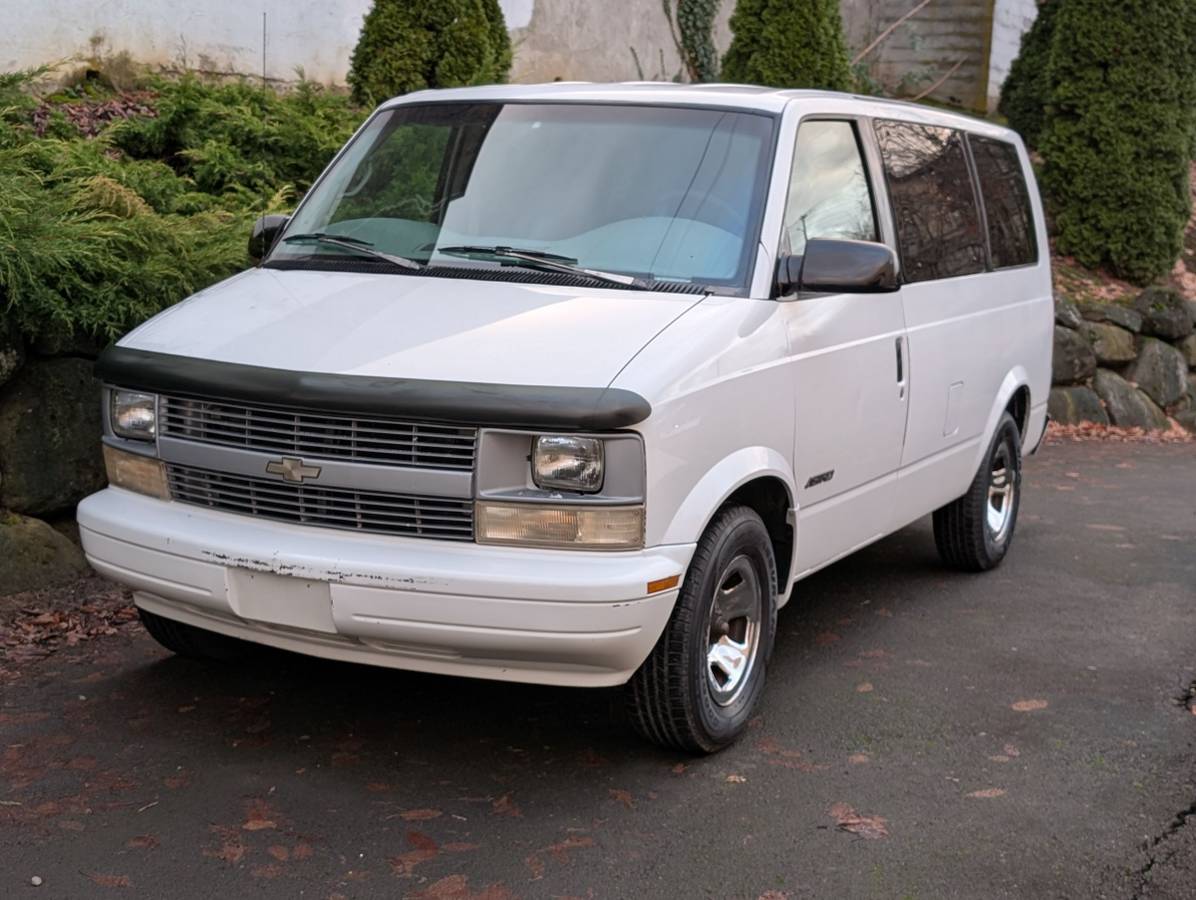 Chevrolet-astro-van-1996-white