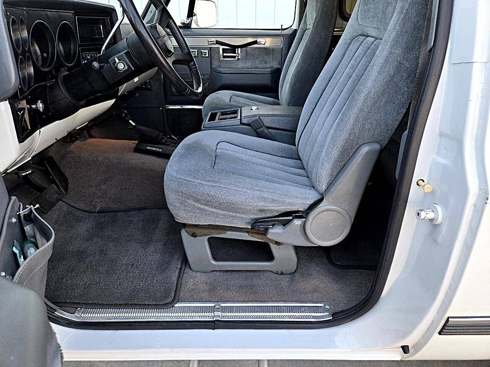 Chevrolet-blazer-1989-white-1