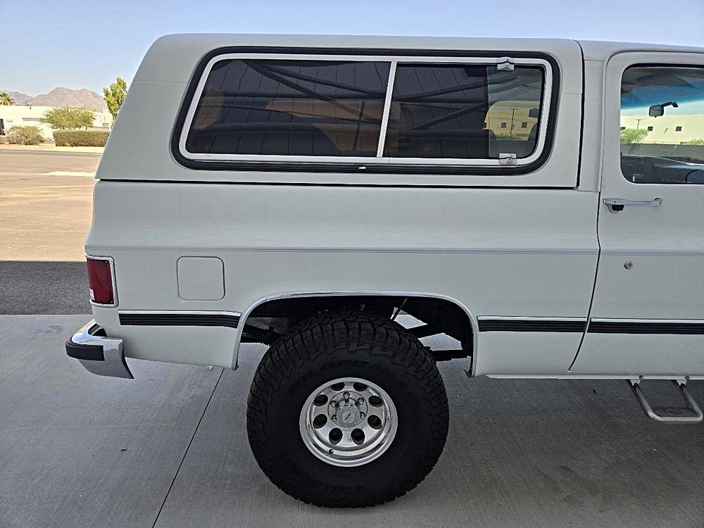 Chevrolet-blazer-1989-white-16