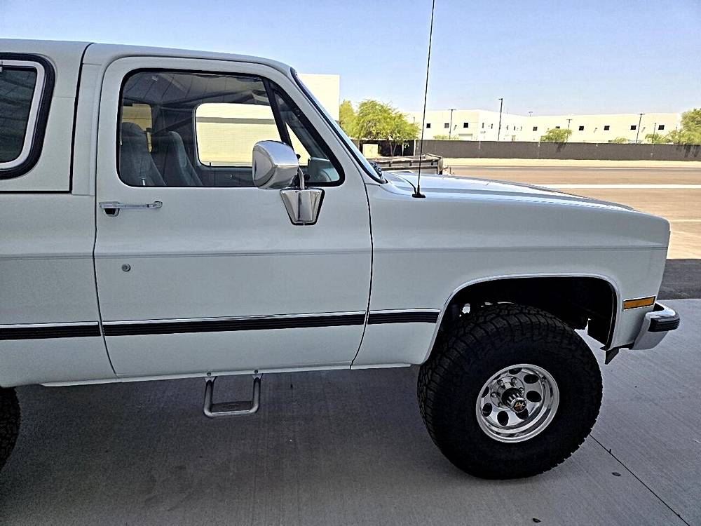 Chevrolet-blazer-1989-white-17