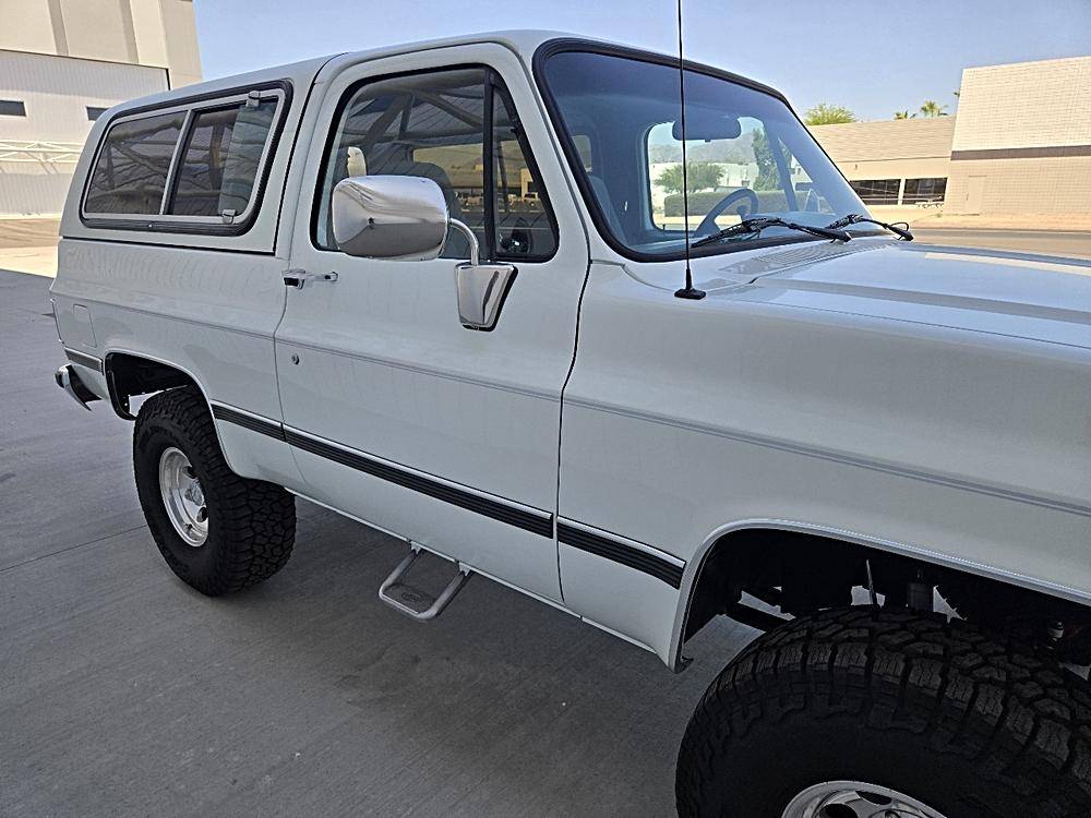 Chevrolet-blazer-1989-white-19