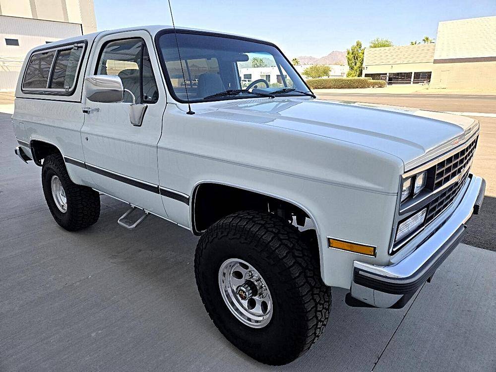 Chevrolet-blazer-1989-white-2