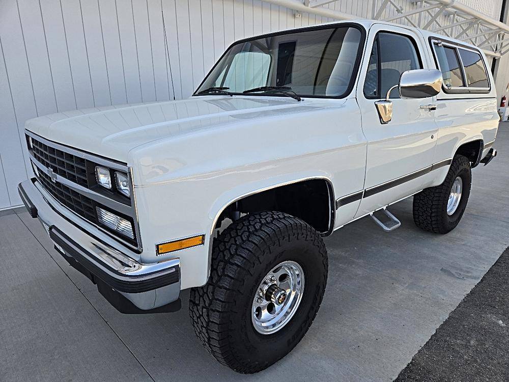 Chevrolet-blazer-1989-white-4