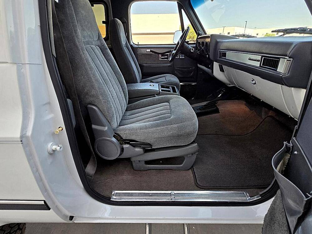 Chevrolet-blazer-1989-white-5