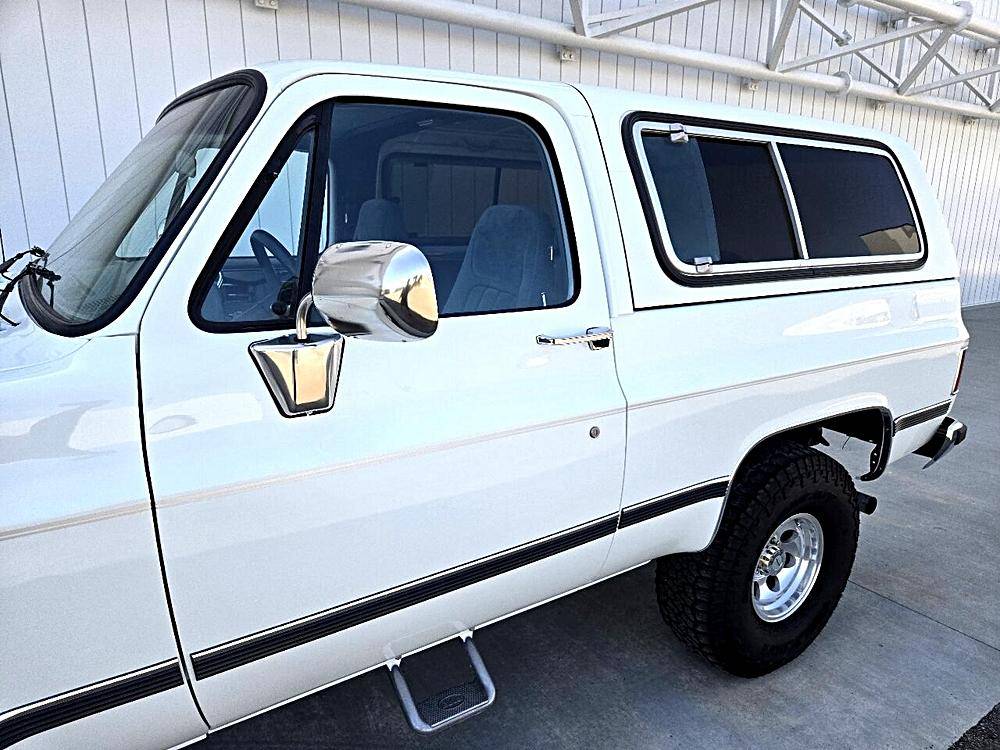 Chevrolet-blazer-1989-white-8