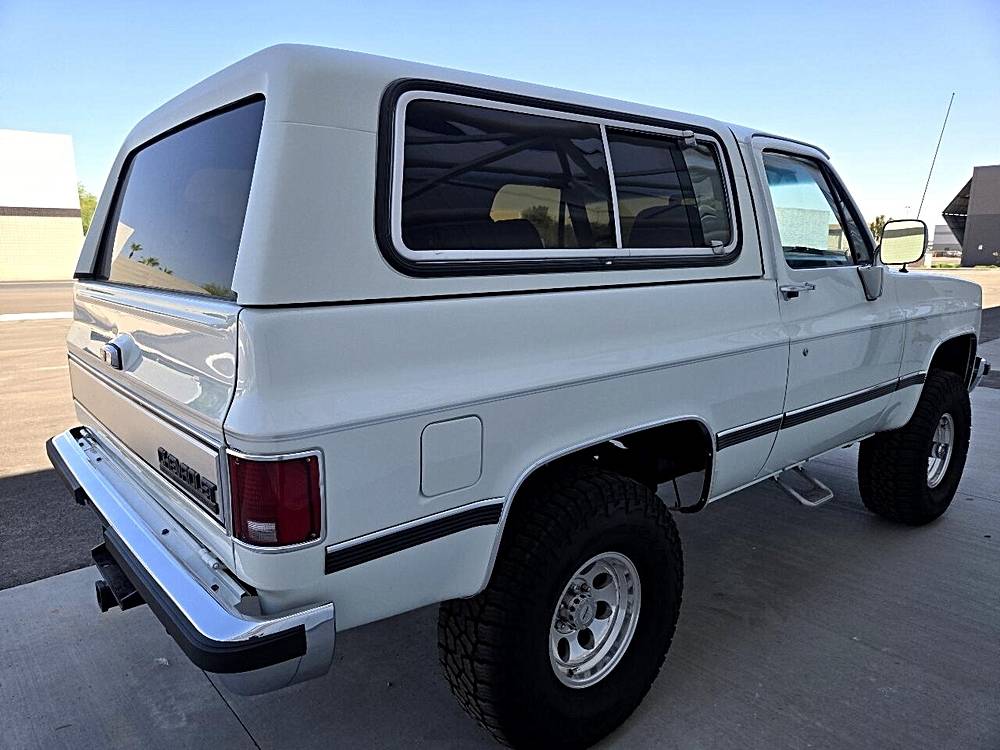 Chevrolet-blazer-1989-white-9
