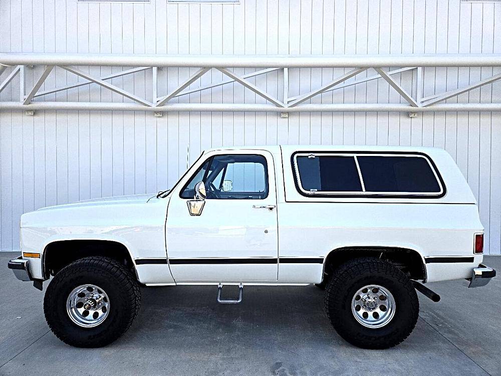 Chevrolet-blazer-1989-white