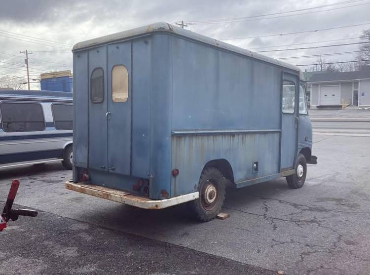 Chevrolet-boyertown-merchandizer-diesel-1958-blue-1