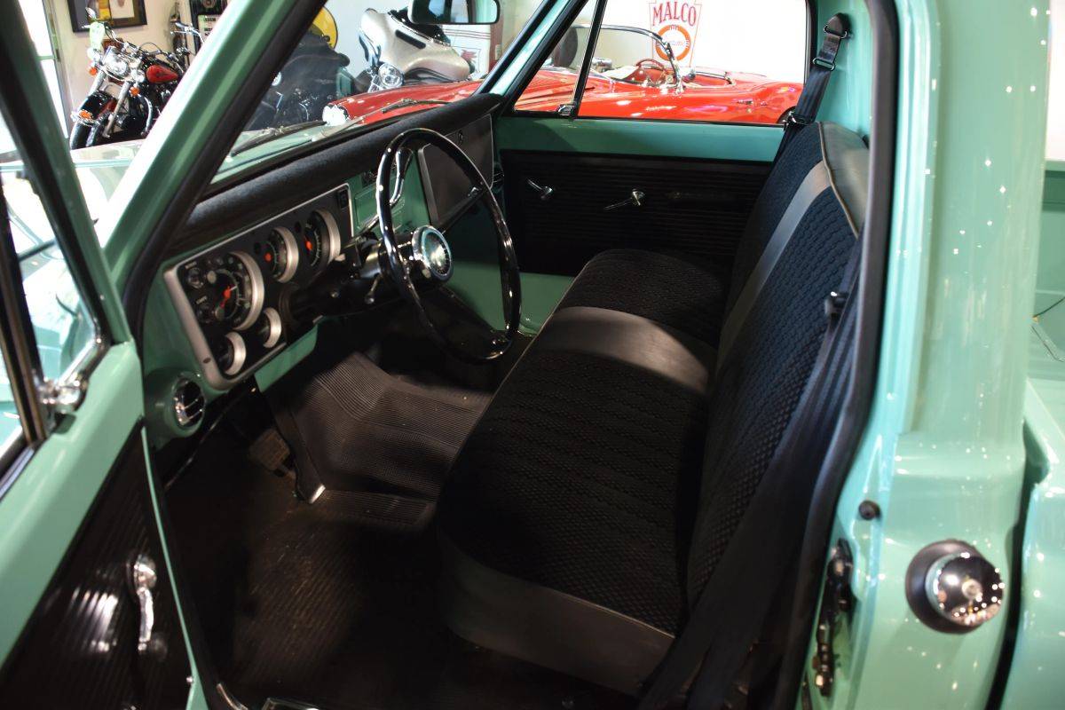 Chevrolet-c10-1967-green-11