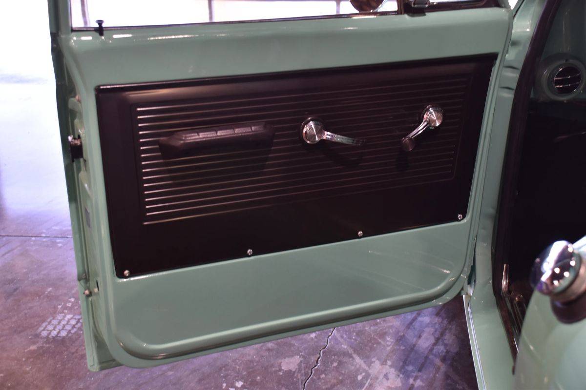 Chevrolet-c10-1967-green-12