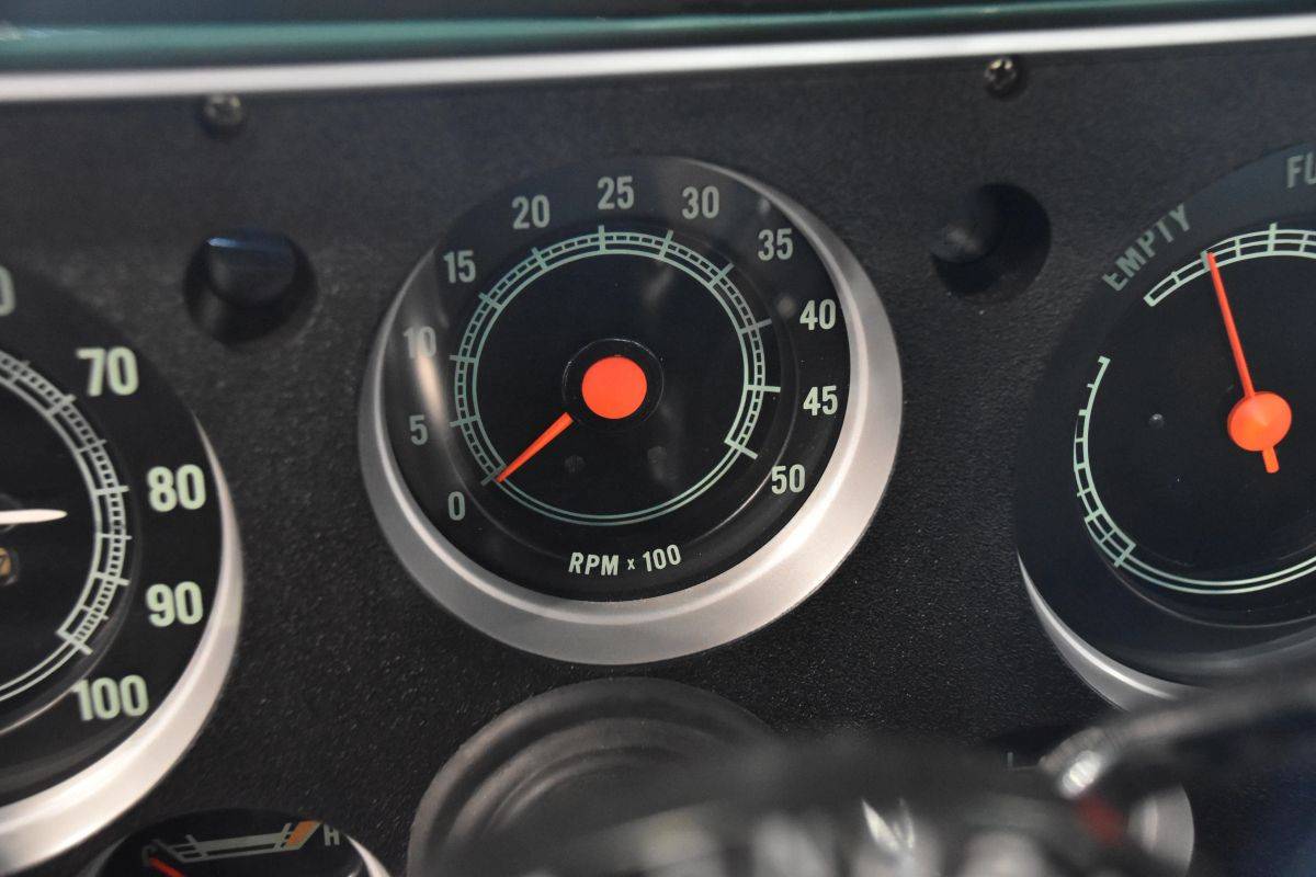 Chevrolet-c10-1967-green-15