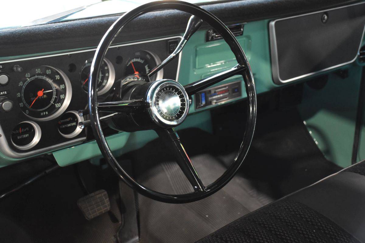 Chevrolet-c10-1967-green-16