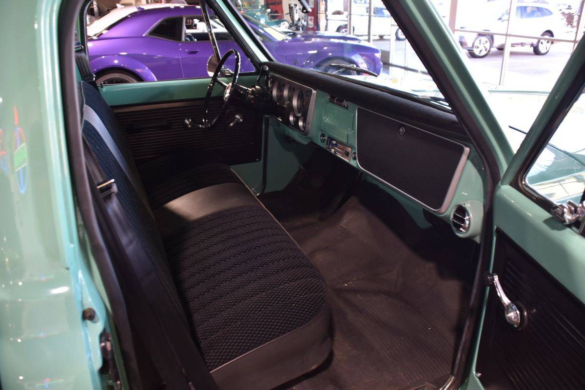 Chevrolet-c10-1967-green-17