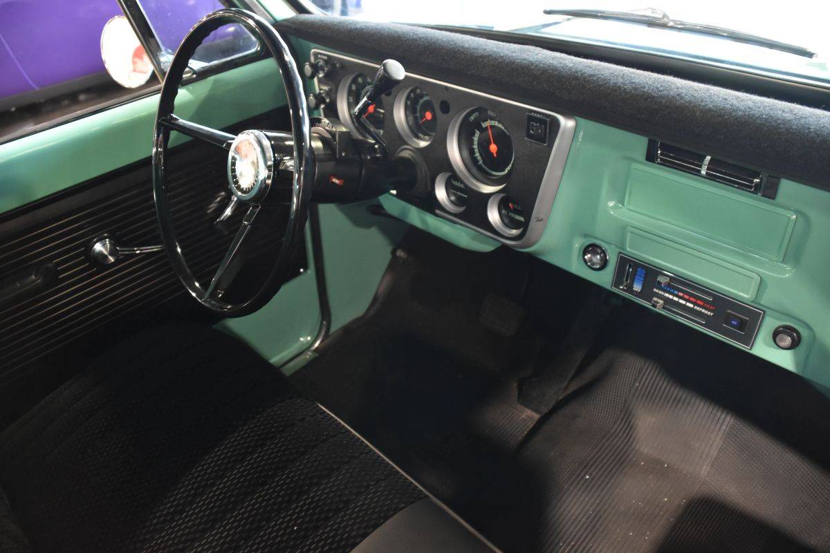 Chevrolet-c10-1967-green-19