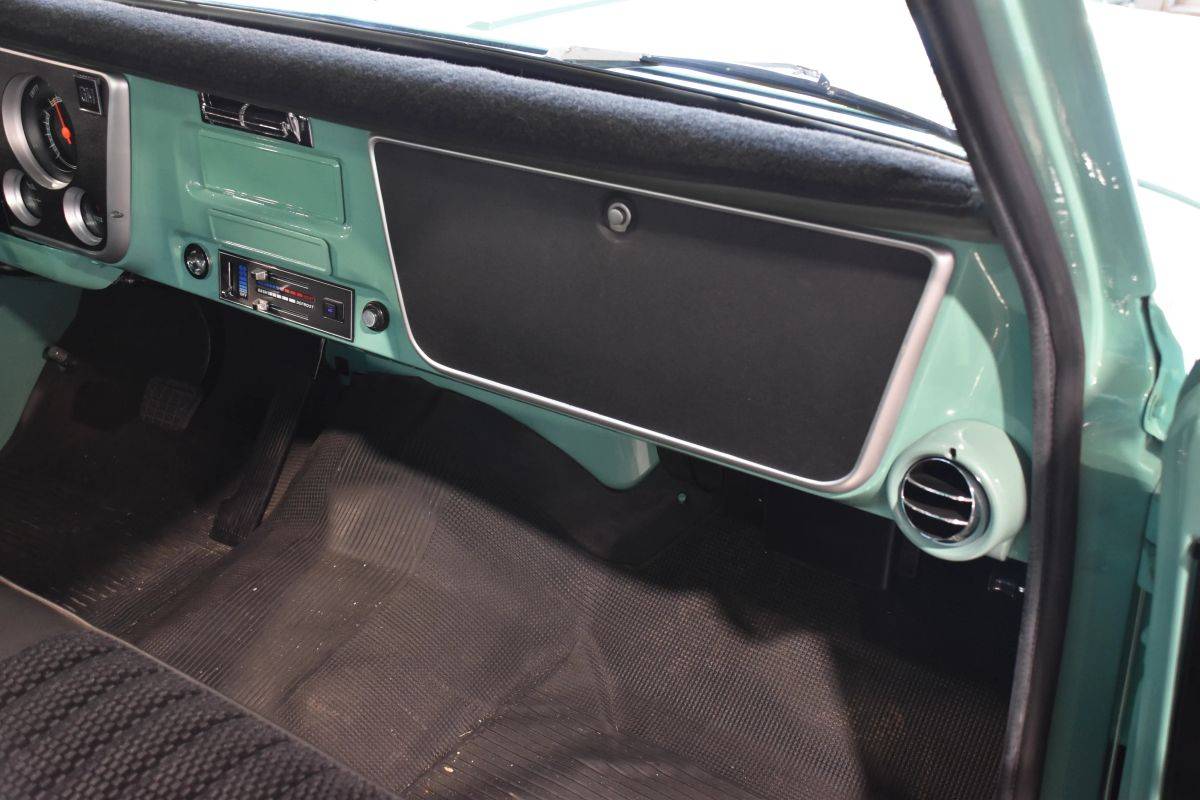 Chevrolet-c10-1967-green-20