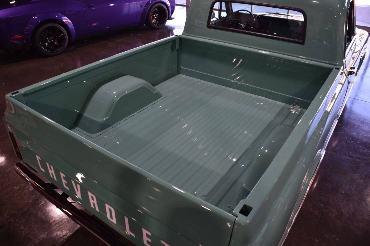 Chevrolet-c10-1967-green-23