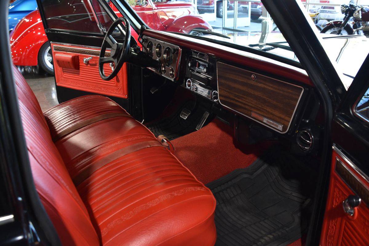 Chevrolet-c10-1971-black-18