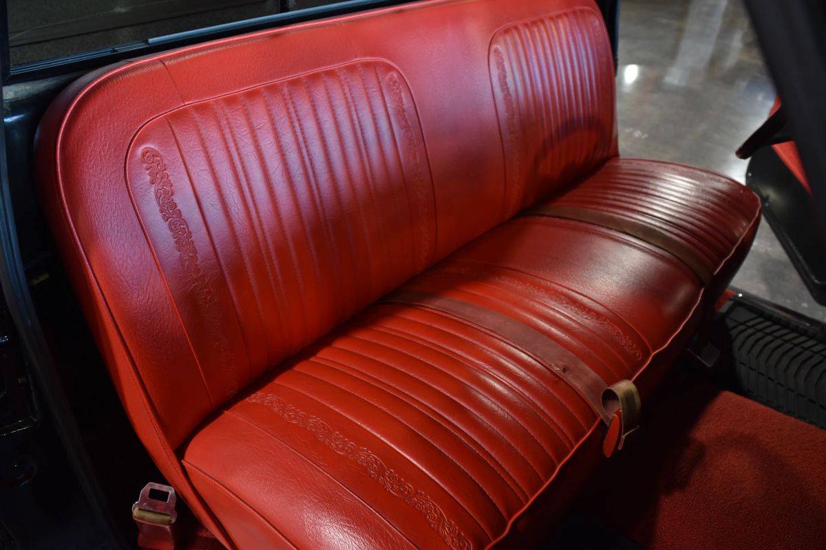 Chevrolet-c10-1971-black-22