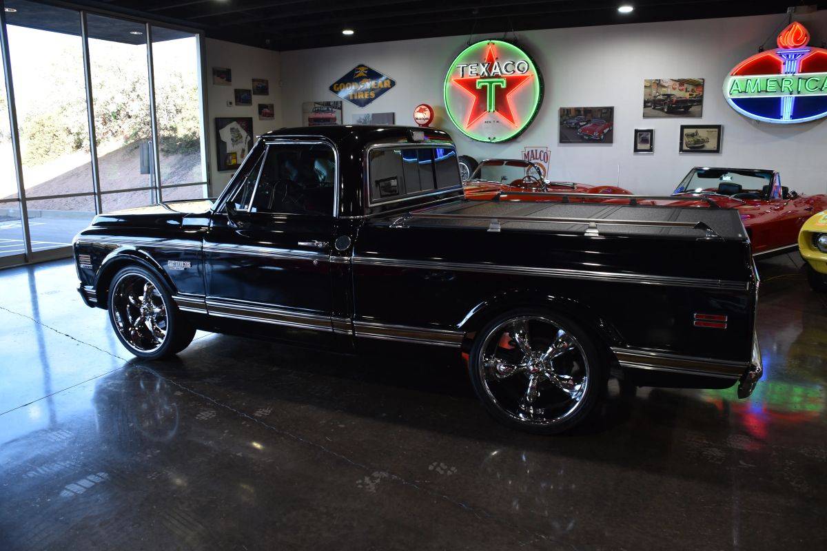 Chevrolet-c10-1971-black-4