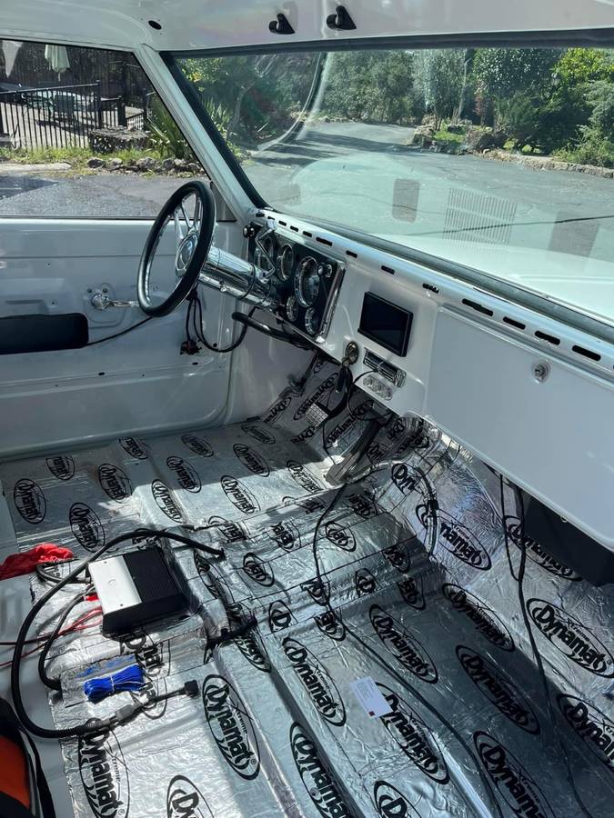 Chevrolet-c10-pickup-1968-white-8