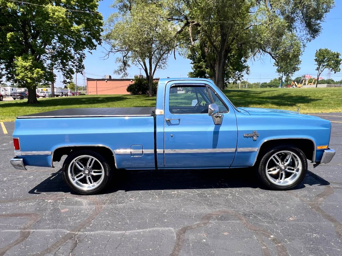 Chevrolet-c10-pickup-1987-2