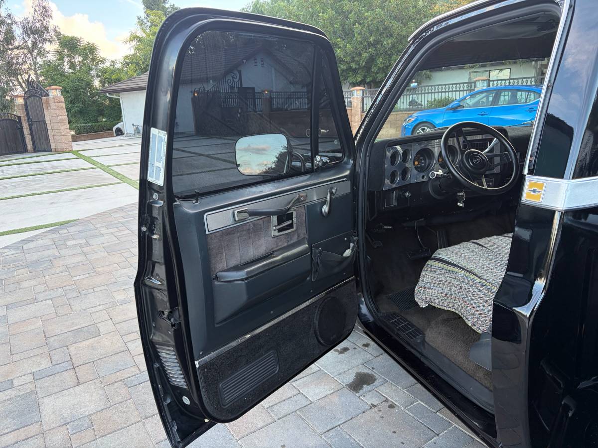 Chevrolet-c10-pickup-1987-black-12