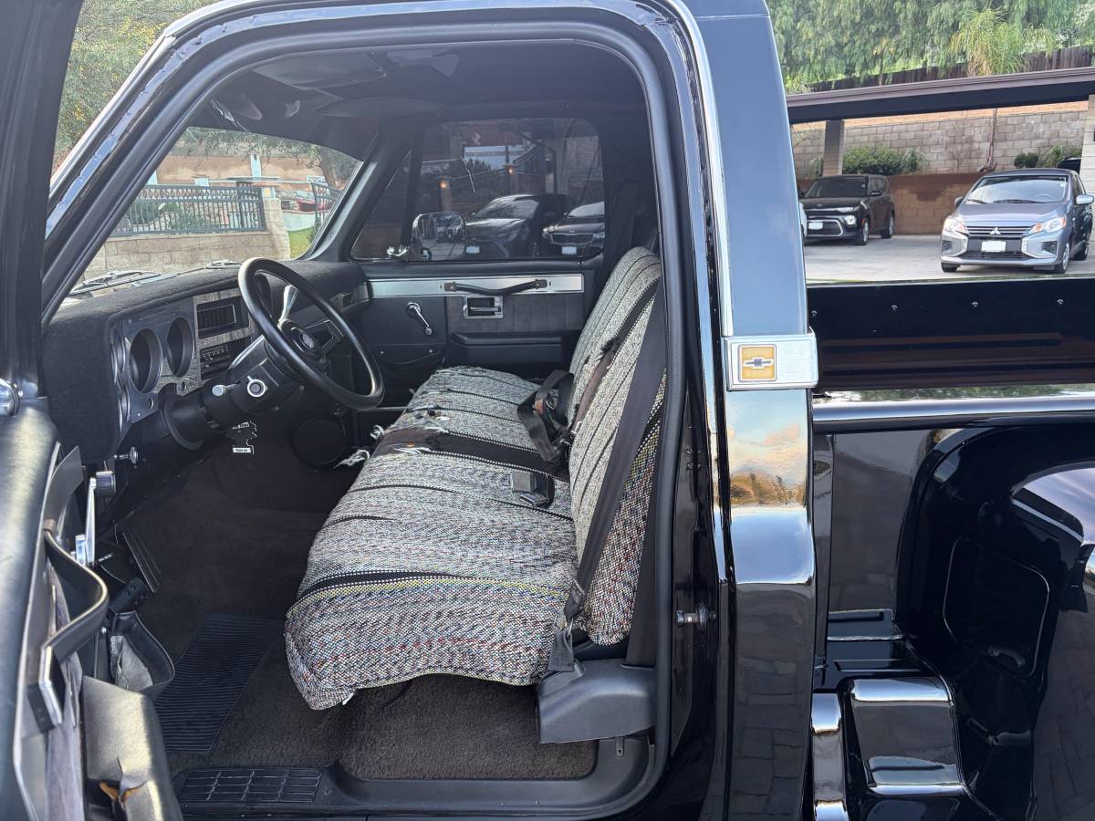 Chevrolet-c10-pickup-1987-black-13