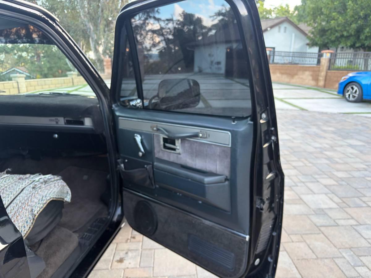 Chevrolet-c10-pickup-1987-black-19