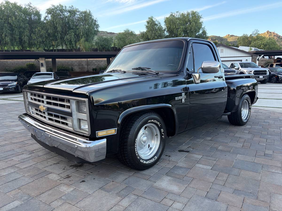 Chevrolet-c10-pickup-1987-black