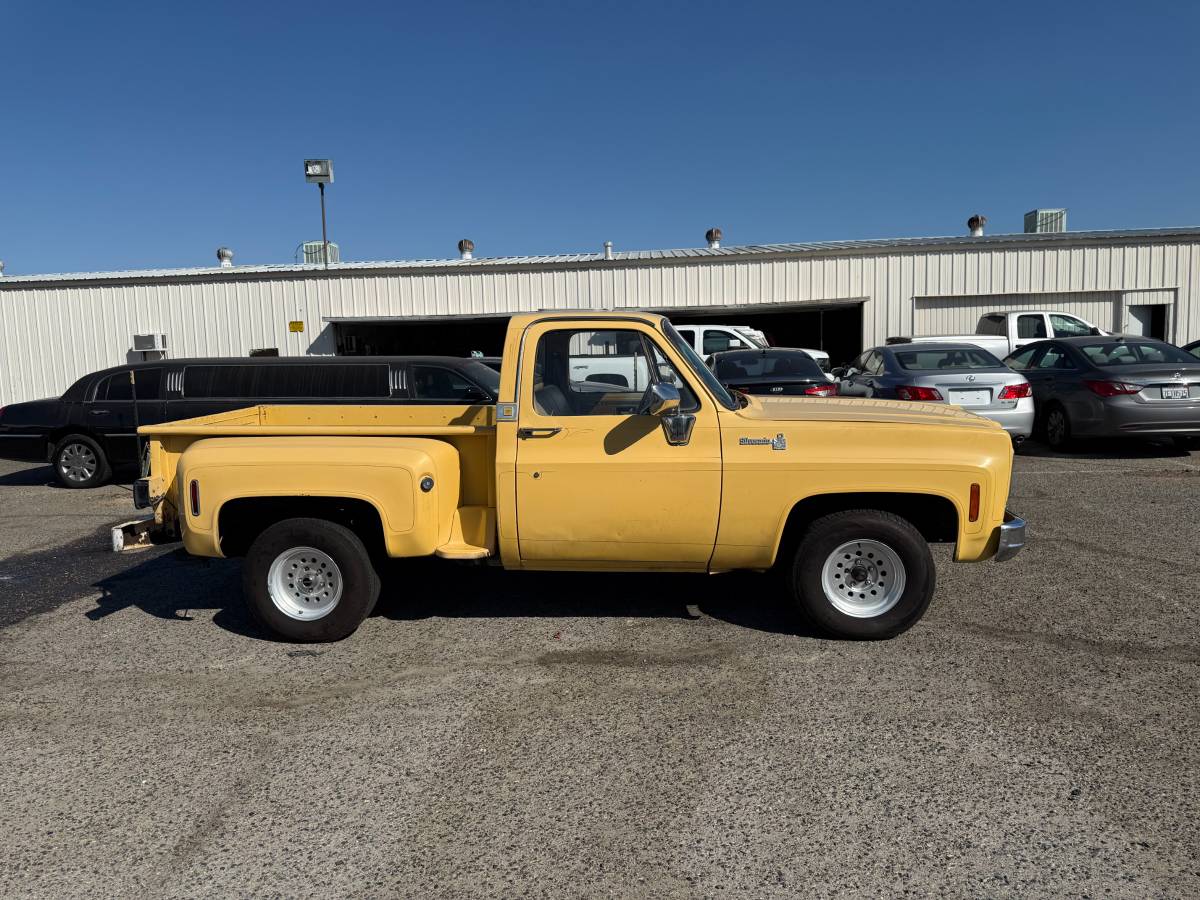 Chevrolet-c10-scottsdale-1977-yellow-1