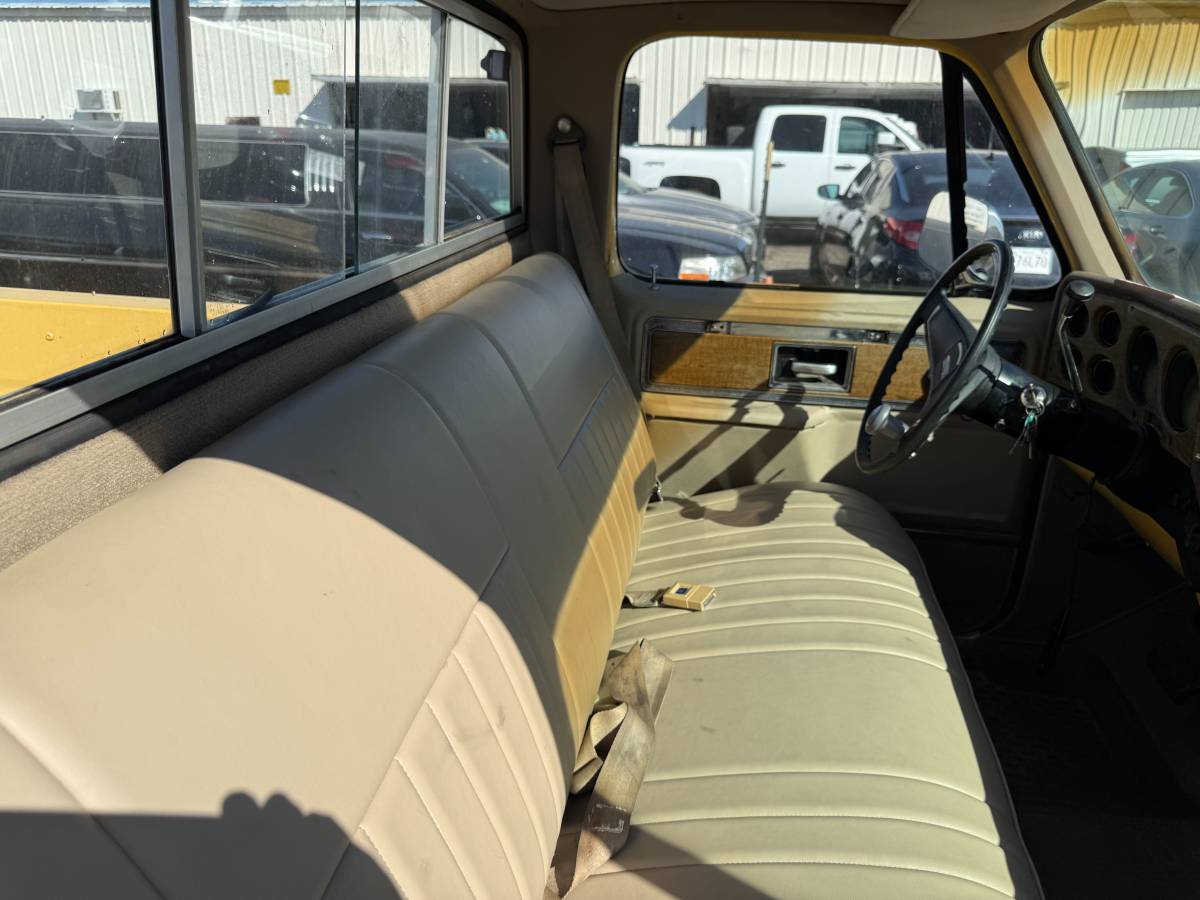 Chevrolet-c10-scottsdale-1977-yellow-13