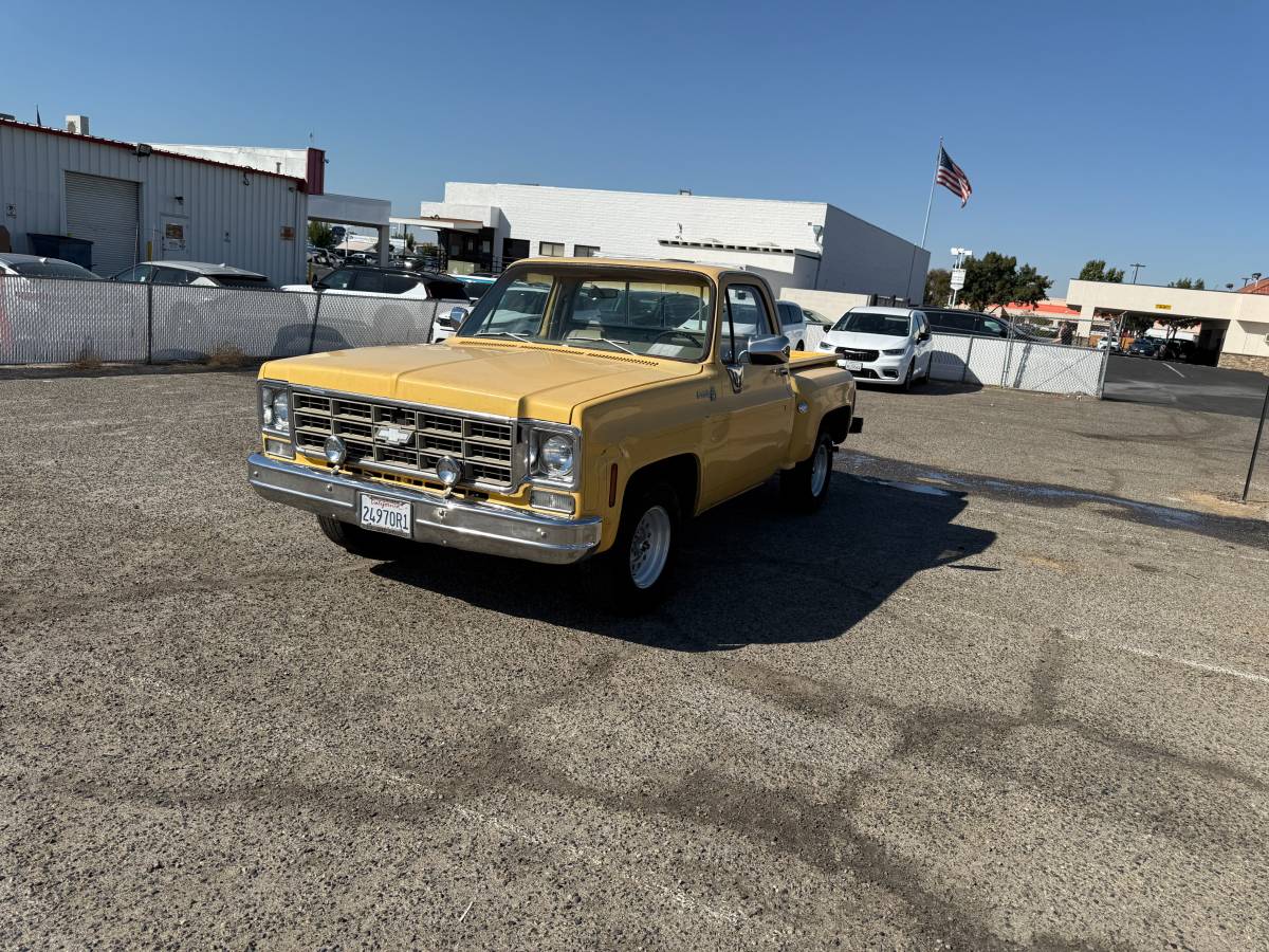 Chevrolet-c10-scottsdale-1977-yellow-14